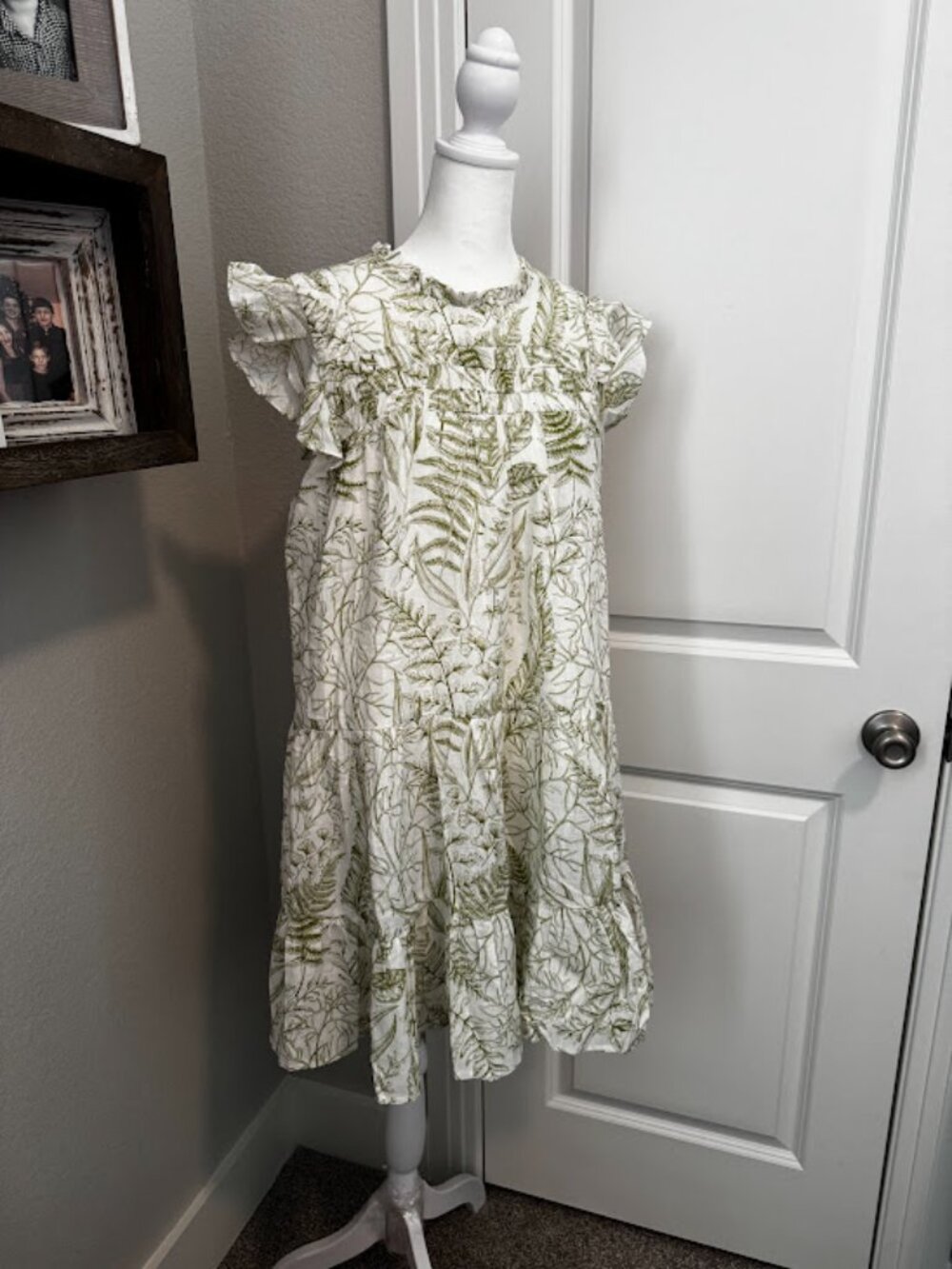 Aura White & Sage Green Botanical Print Tiered Dress Size Large *NWT